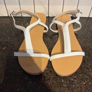Le Chateau white flat sandal sling back, brand new size 8